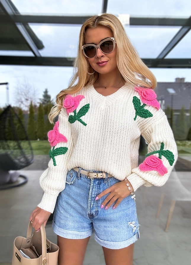 Ekskluzywny sweter z różami 3D ECRU wiskoza - M774A