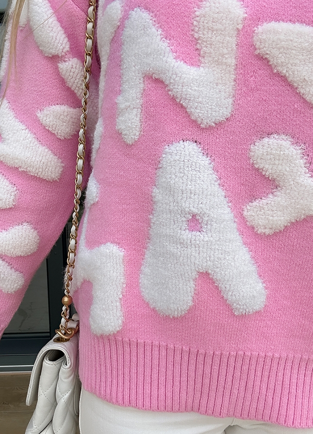 Różowy sweter OVERSIZE wytłaczane litery - M720