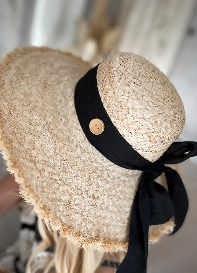 Klasyczny słomiany kapelusz z czarną wstążką z drzewa palmowego RAFFIA naturalny - N119