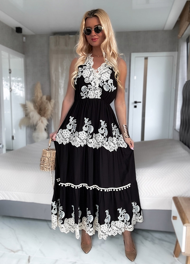 Maxi czarna sukienka PREMIUM z kontrastową koronką z wiskozy - M993