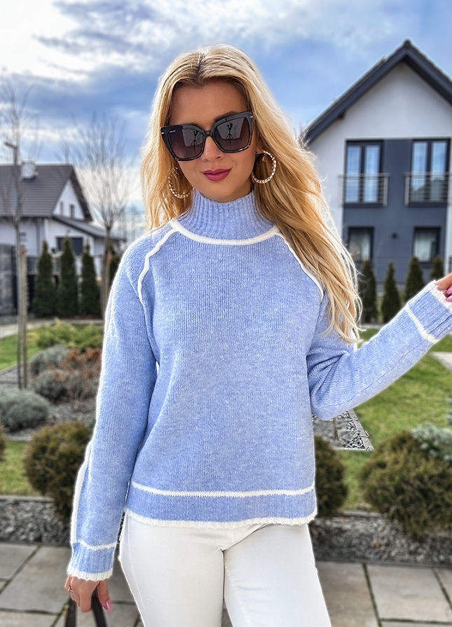 Niebieski melanżowy sweter z półgolfem i kontrastową lamówką - M750B