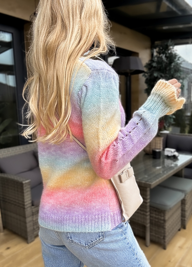 Bajeczny sweter multi kolor z falbankami na rękawach - M620
