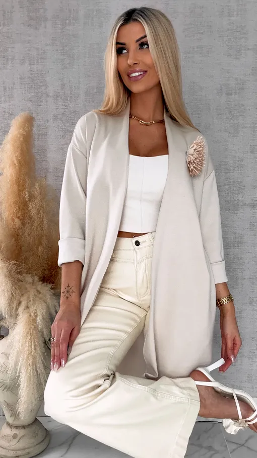 Elegancka narzutka z kwiatem ONE SIZE beżowa - R555B