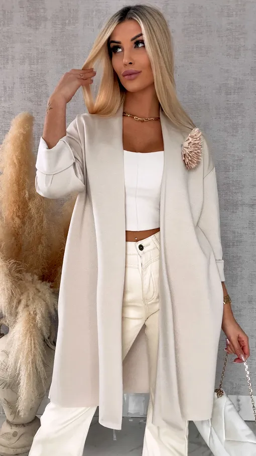 Elegancka narzutka z kwiatem ONE SIZE beżowa - R555B