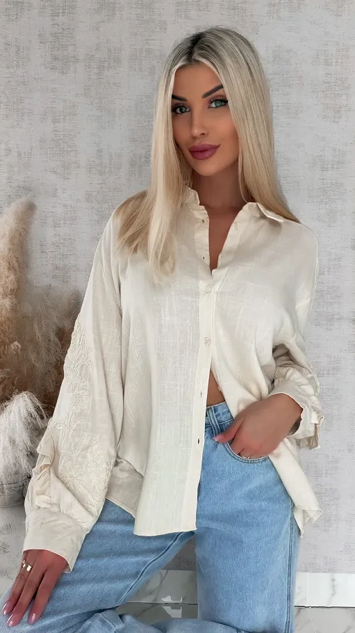 Piękna beżowa koszula z haftowanymi rękawami ONE SIZE - R881