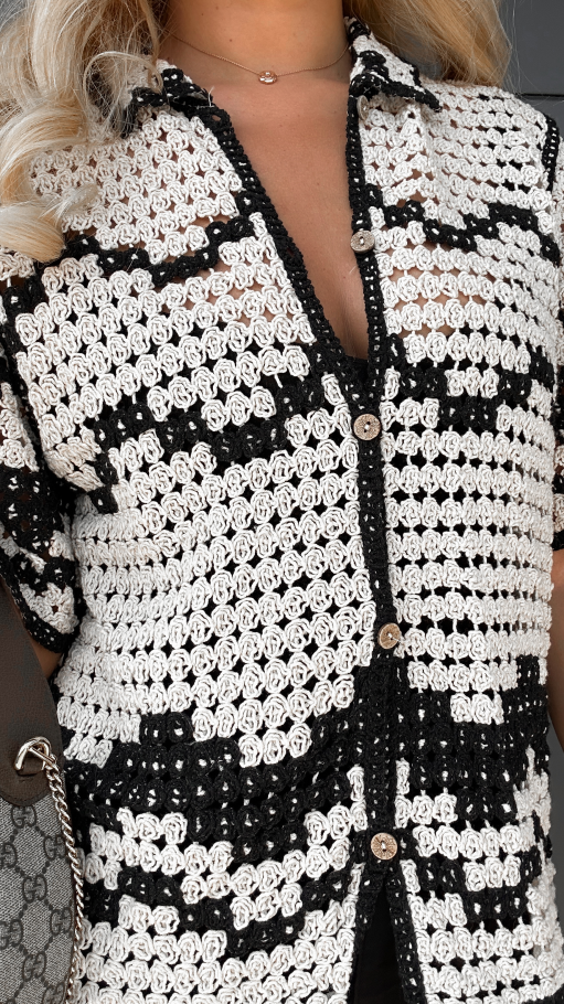 Ażurowa bluzka szydełkowa zapinana na guziki ONE SIZE - P931