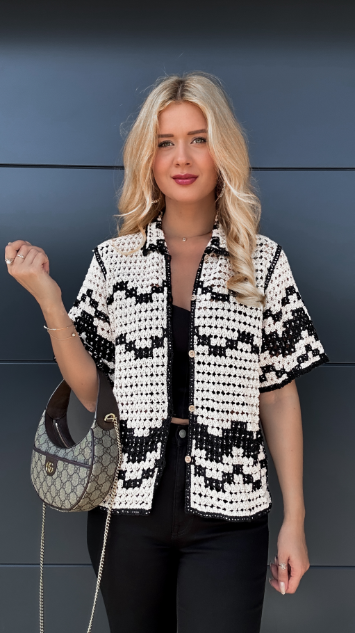 Ażurowa bluzka szydełkowa zapinana na guziki ONE SIZE - P931