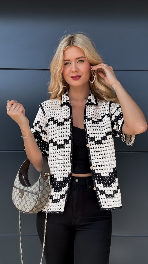 Ażurowa bluzka szydełkowa zapinana na guziki ONE SIZE - P931