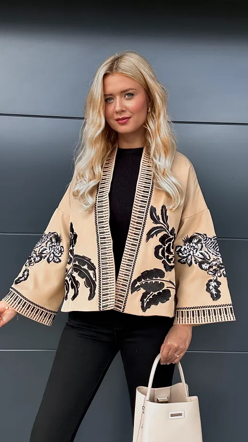 Oryginalna beżowa marynarka haftowana w stylu KIMONO - P968A