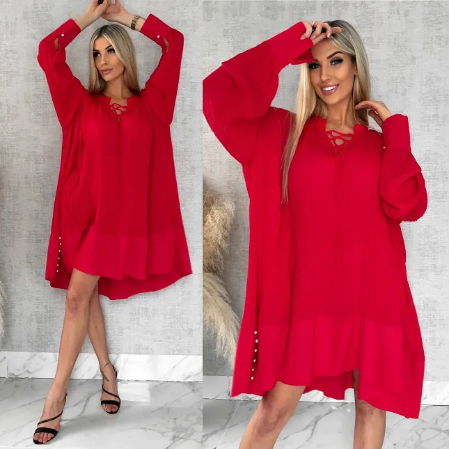 Luźna szeroka sukienka zdobiona perełkami z plisowaniem ONE SIZE czerwona - R507