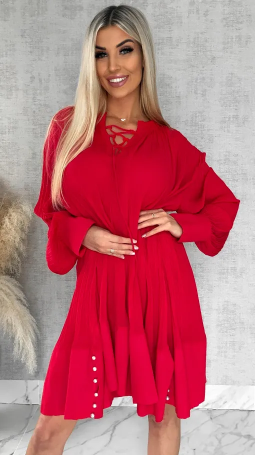 Luźna szeroka sukienka zdobiona perełkami z plisowaniem ONE SIZE czerwona - R507