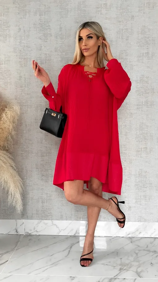 Luźna szeroka sukienka zdobiona perełkami z plisowaniem ONE SIZE czerwona - R507