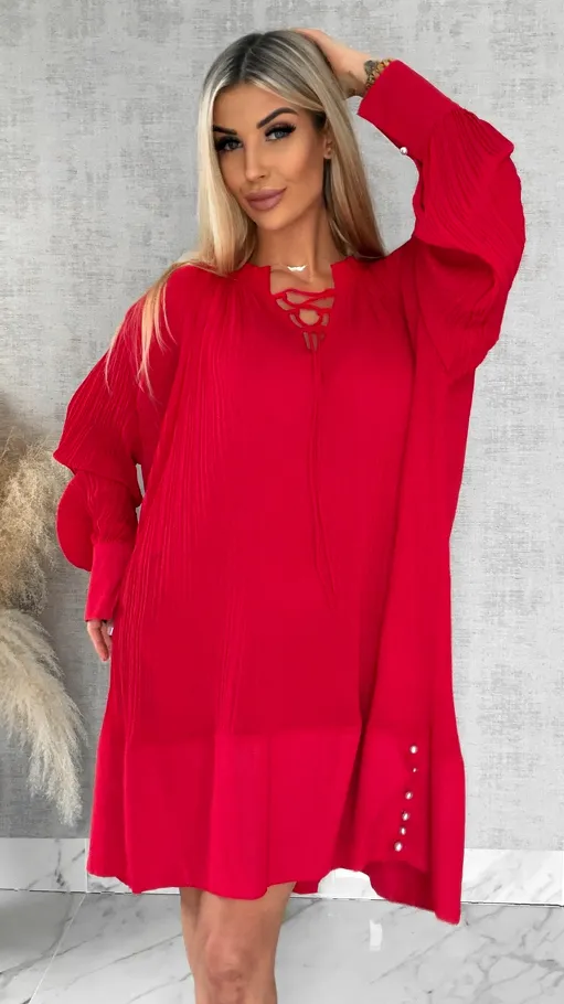 Luźna szeroka sukienka zdobiona perełkami z plisowaniem ONE SIZE czerwona - R507