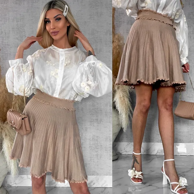 Dzianinowa spódniczka z plisowaniem i koronką BEŻOWA one size - R445