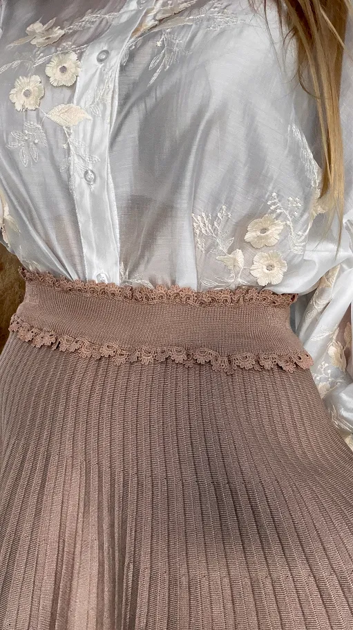 Dzianinowa spódniczka z plisowaniem i koronką BEŻOWA one size - R445