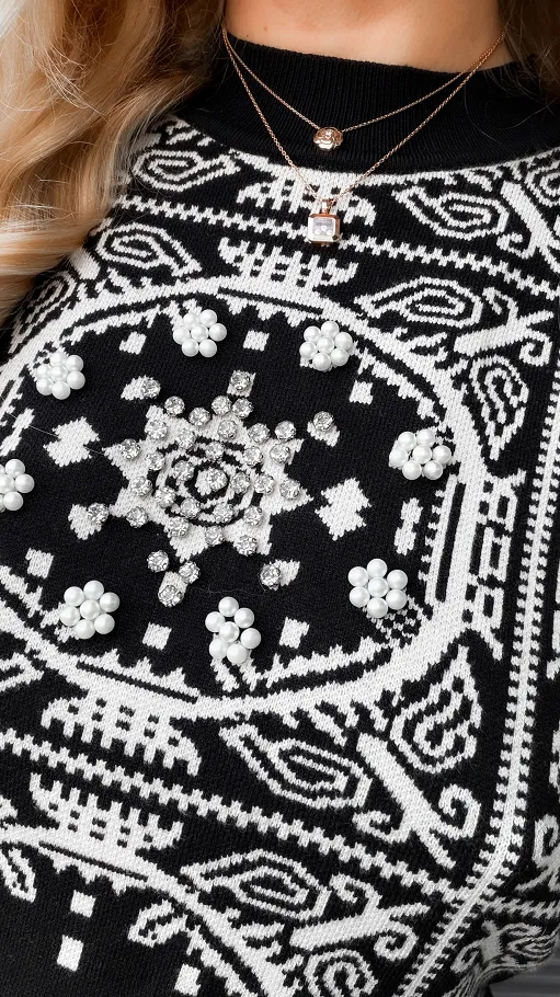 Czarny sweter z zimowym akcentem WISKOZA one size - R362A