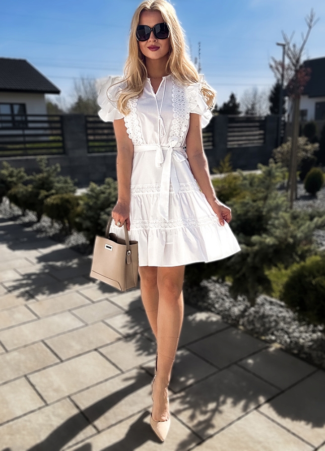 Zwiewna elegancka sukienka w oryginalnym białym kolorze - L876B