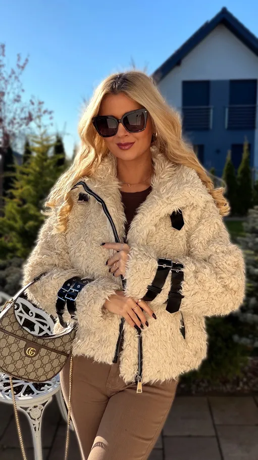 Krótki beżowy płaszczyk z MISIA w kolorze ecru - R304