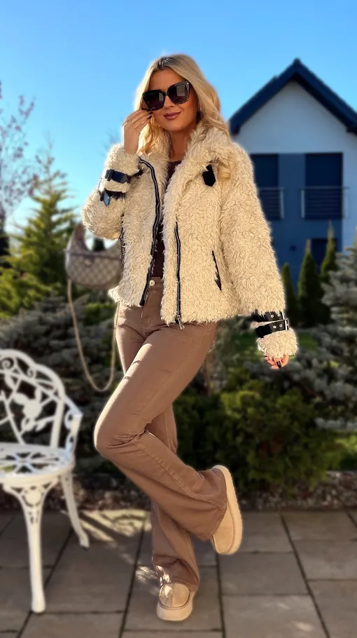 Krótki beżowy płaszczyk z MISIA w kolorze ecru - R304