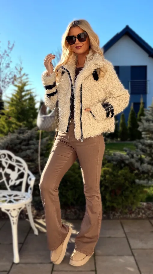 Krótki beżowy płaszczyk z MISIA w kolorze ecru - R304