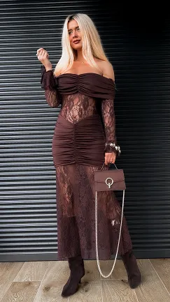 Koronkowa maxi sukienka w stylu hiszpanka CZEKOLADOWA - R269