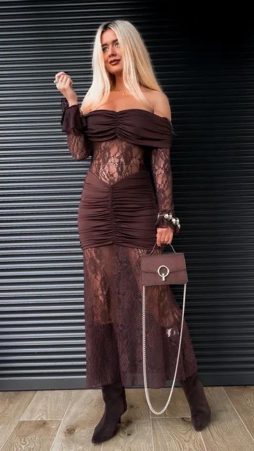 Koronkowa maxi sukienka w stylu hiszpanka CZEKOLADOWA - R269