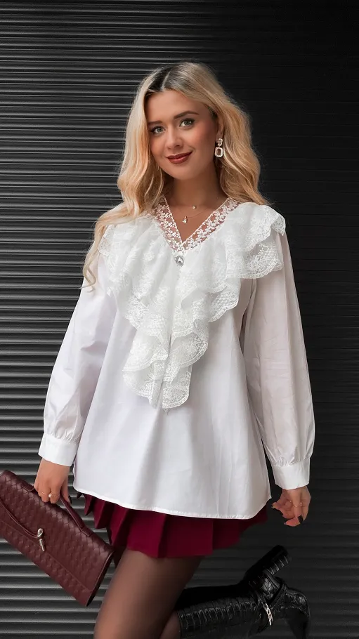 Biała bawełniana bluzka z białą koronką na dekolcie ONE SIZE - R388