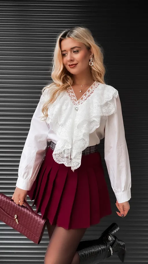 Biała bawełniana bluzka z białą koronką na dekolcie ONE SIZE - R388