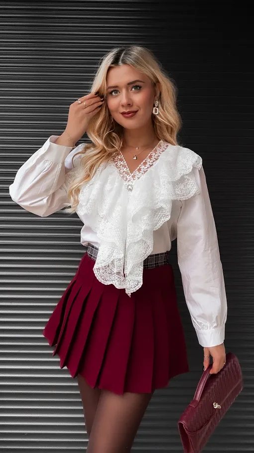 Biała bawełniana bluzka z białą koronką na dekolcie ONE SIZE - R388