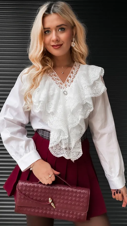 Biała bawełniana bluzka z białą koronką na dekolcie ONE SIZE - R388