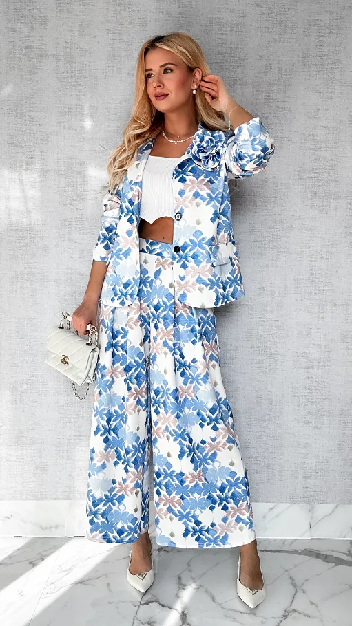 Masełkowy komplet w niebieskie kwiaty marynarka + spodnie ONE SIZE - P484