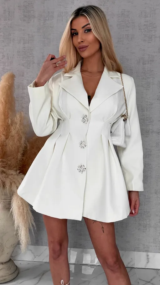 Ekskluzywna sukienka z dużymi ozdobnymi guzikami ZŁAMANA BIEL - R736