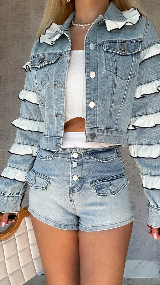 Elastyczne szorty jeansowe z ozdobnym pasem BLUE JEANS - P649