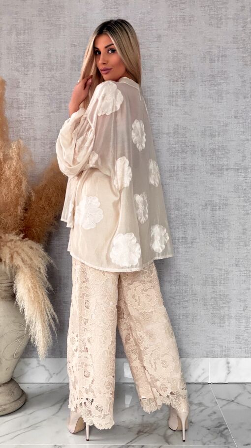 Elegancka koszula mgiełka w haftowane kwiaty ONE SIZE - R586