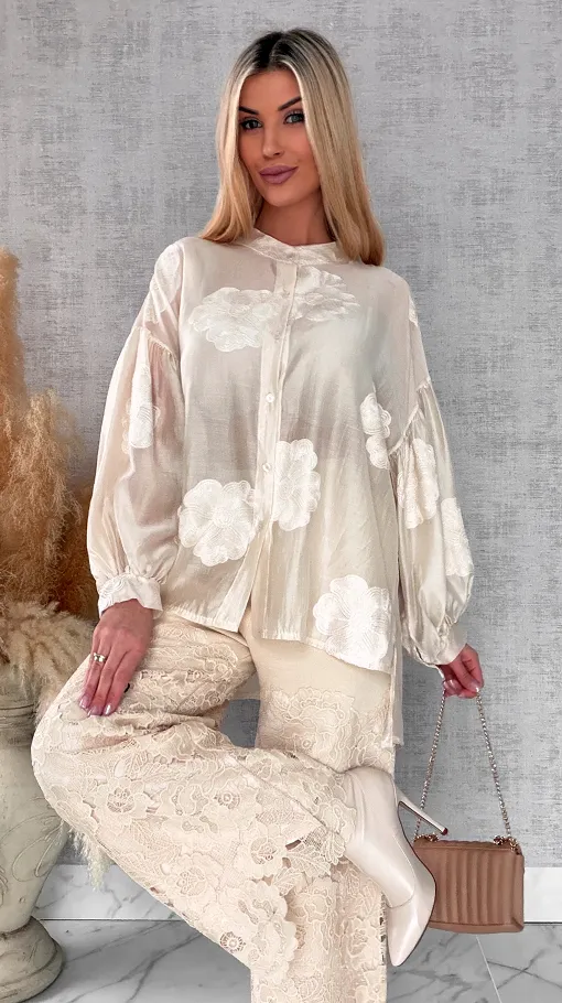 Elegancka koszula mgiełka w haftowane kwiaty ONE SIZE - R586