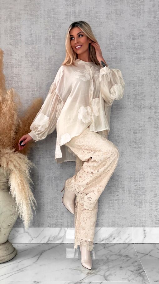 Elegancka koszula mgiełka w haftowane kwiaty ONE SIZE - R586