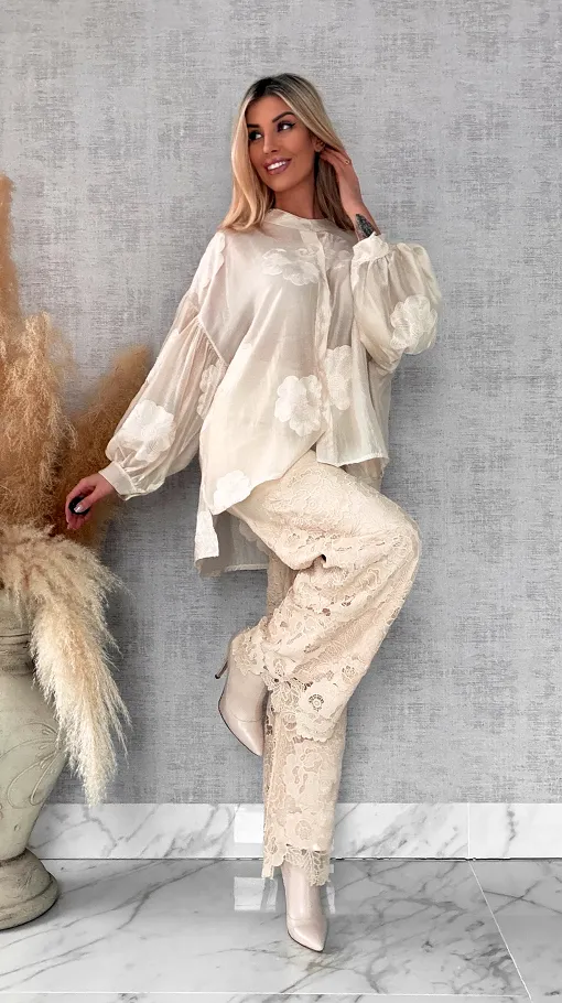 Elegancka koszula mgiełka w haftowane kwiaty ONE SIZE - R586