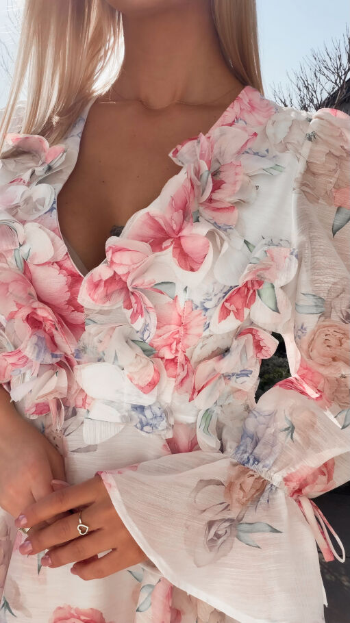 Elegancka sukienka w malowane kwiaty z pięknym dekoltem - R778