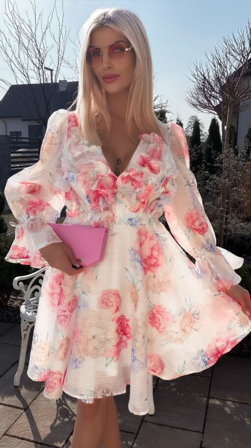 Elegancka sukienka w malowane kwiaty z pięknym dekoltem - R778