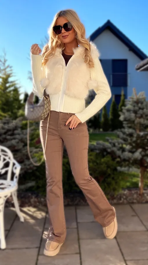 Sweter z kapturem zdobiony futerkiem zapinany na zamek ECRU - R299