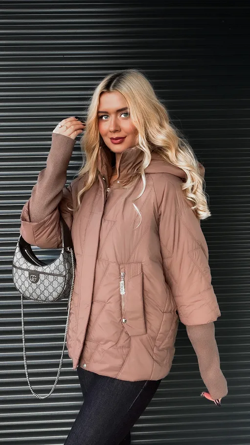 Lekka kurtka zimowa z kapturem i odpinanymi ściągaczami na rękawach TOFFI - R012B