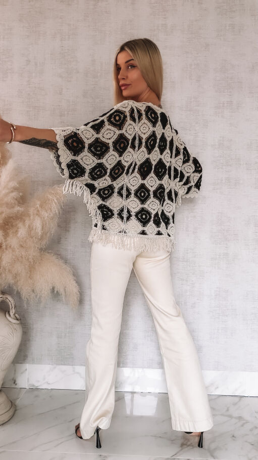 Szydełkowy sweter nietoperz z frędzlami ONE SIZE ecru + czarny - R928