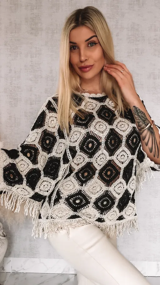 Szydełkowy sweter nietoperz z frędzlami ONE SIZE ecru + czarny - R928