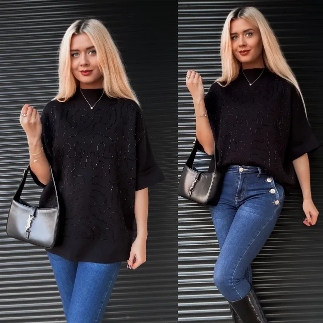 Luźny sweter półgolf w kolorze CZARNYM z koralikami - R329A