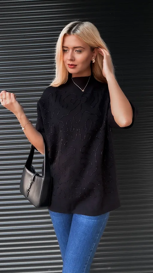 Luźny sweter półgolf w kolorze CZARNYM z koralikami - R329A