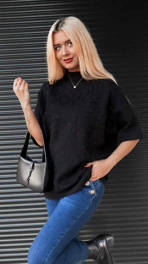 Luźny sweter półgolf w kolorze CZARNYM z koralikami - R329A