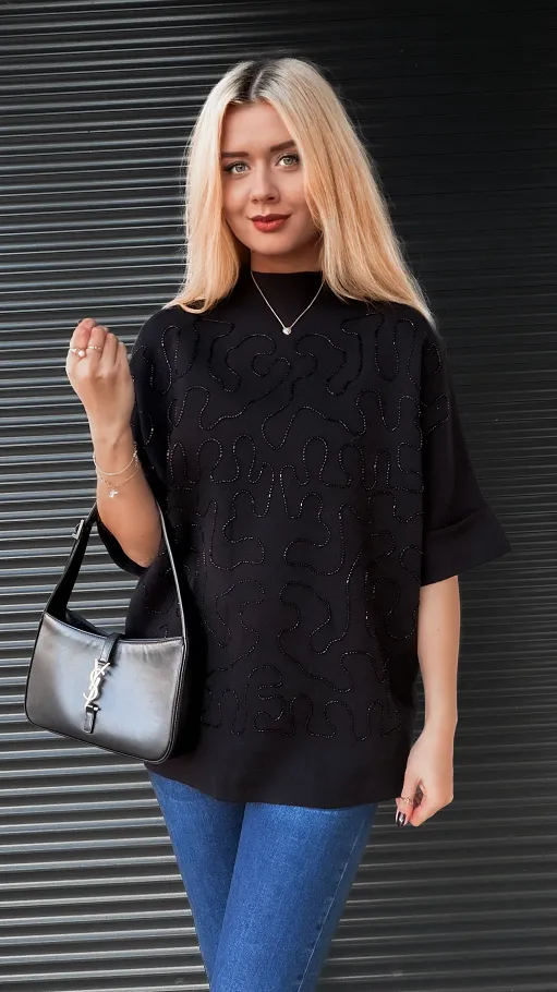 Luźny sweter półgolf w kolorze CZARNYM z koralikami - R329A