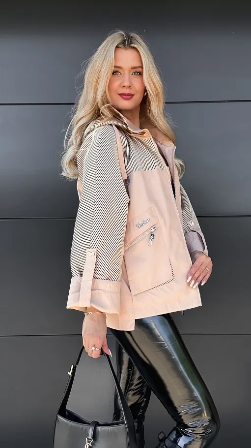 Kurtka przejściowa PARKA w kolorze kamel zdobiona paskami - R050