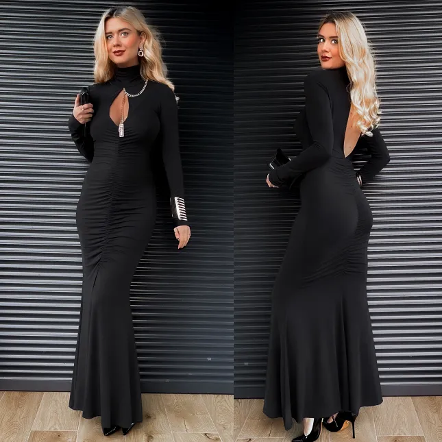 Czarna elastyczna MAXI sukienka z wiskozy z półgolfem - R381