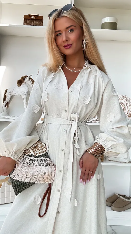Elegancka długa MAXI sukienka zdobiona kwiatami ONE SIZE z lnem - P713